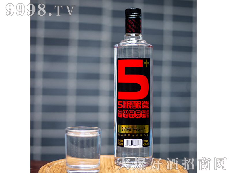 ����Five+��ƿ��45�ȝ����Ͱ׾���Zʳ��300ml